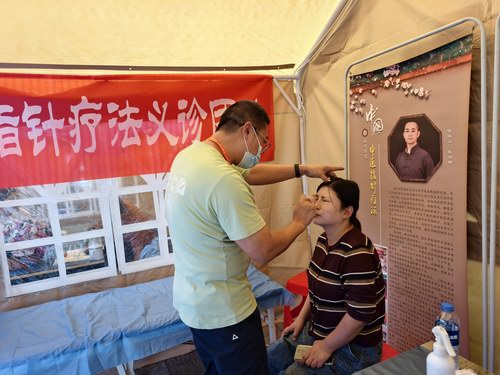 張氏中醫(yī)指針療法亮相易縣太行水鎮(zhèn)非遺展區(qū)